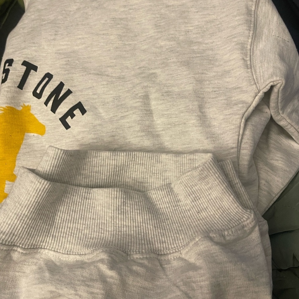 Yellowstone Paramount Quarter Zip Grey Sweatshirt Size Large NWT - Picture 7 of 9